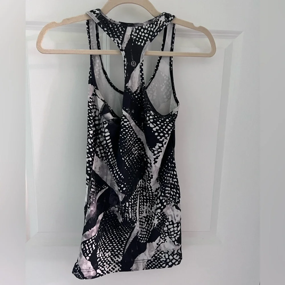 SIZE FOUR LULULEMON RACERBACK TOP - Picture 3 of 3